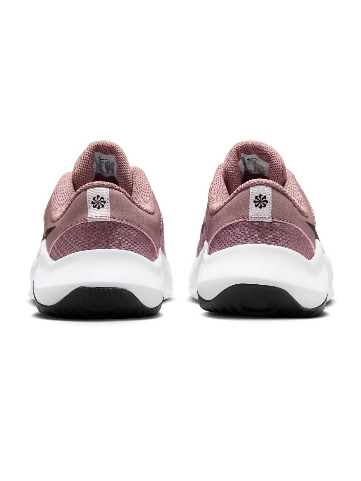 NIKE Обувки W LEGEND ESSENTIAL 3 NN