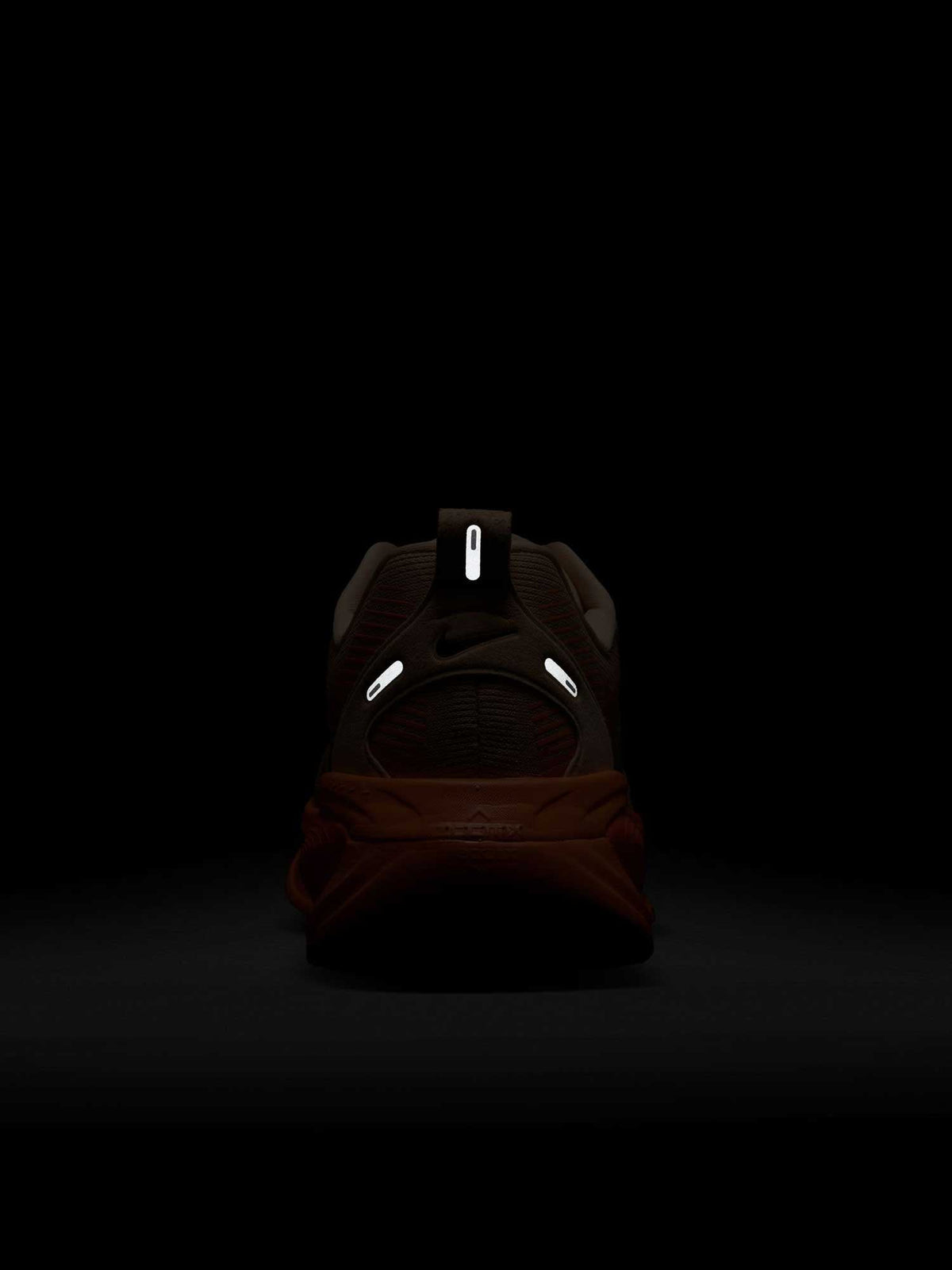 NIKE Обувки VOMERO 18